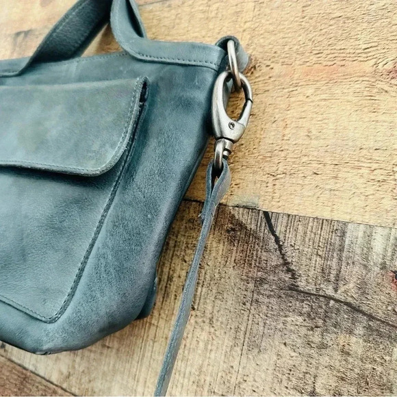 NWOT Latico Handcrafted Full Grain Leather Mick Crossbody - Charcoal - Picture 6 of 15